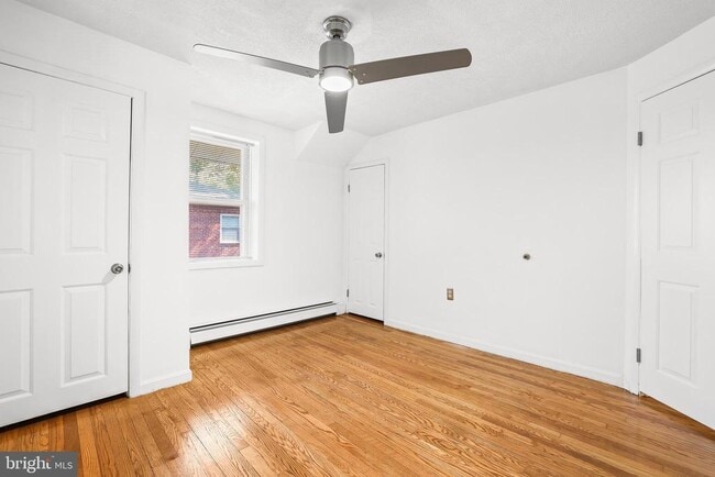 Building Photo - 2206 S Fern St