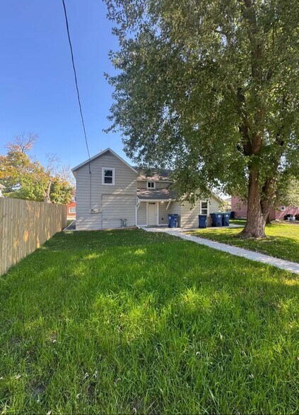 Building Photo - 1026 S 3rd Ave