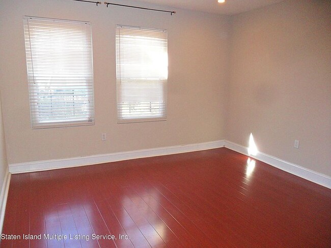 Building Photo - 111 Pond Way
