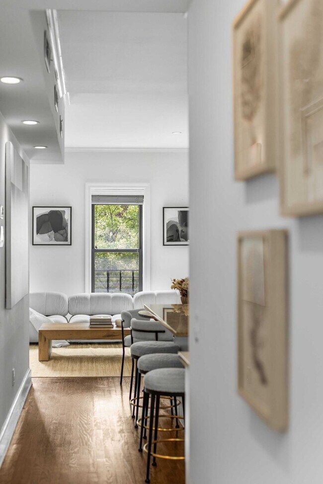 Building Photo - 49 W 16th St