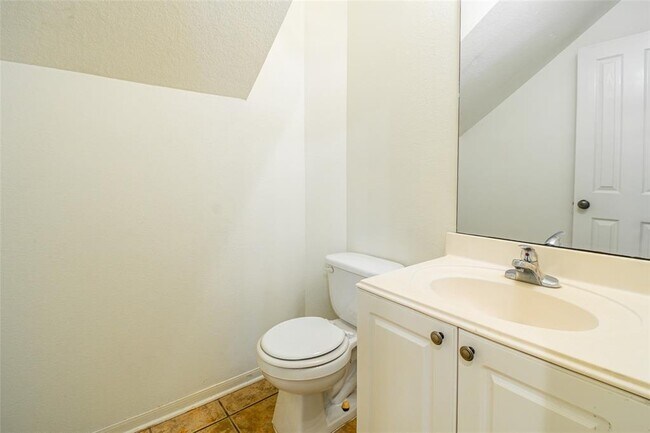 Building Photo - 16 Scarlet Woods Ct