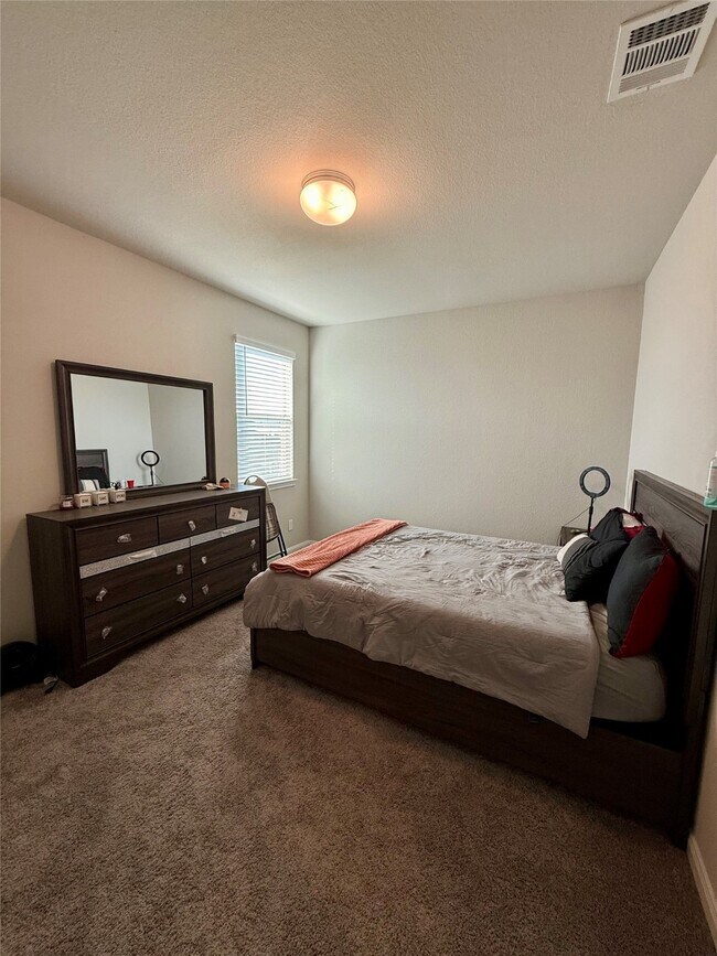 Building Photo - 15402 Sailpoint Ln