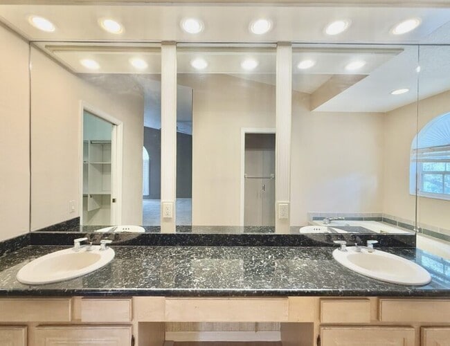 Building Photo - 14530 Alejo Ct