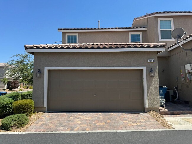 Building Photo - Beautifully Upgraded Townhome in Inspirada