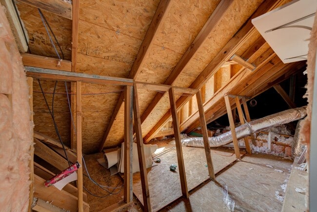 Building Photo - 4 Bed / 3 Bath in Jenks!