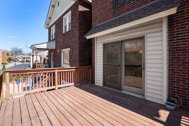Building Photo - **Price reduction** Spacious 3-Bedroom Hom...