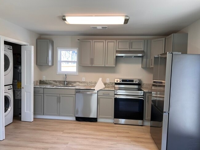 Building Photo - Brand NEW Home! AVAILABLE NOW!