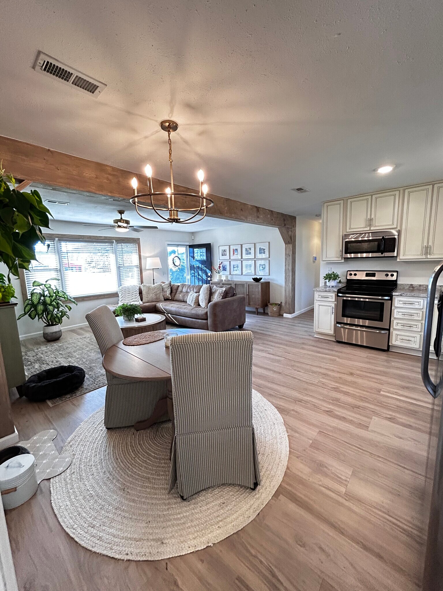 Building Photo - 4214 Englewood Blvd