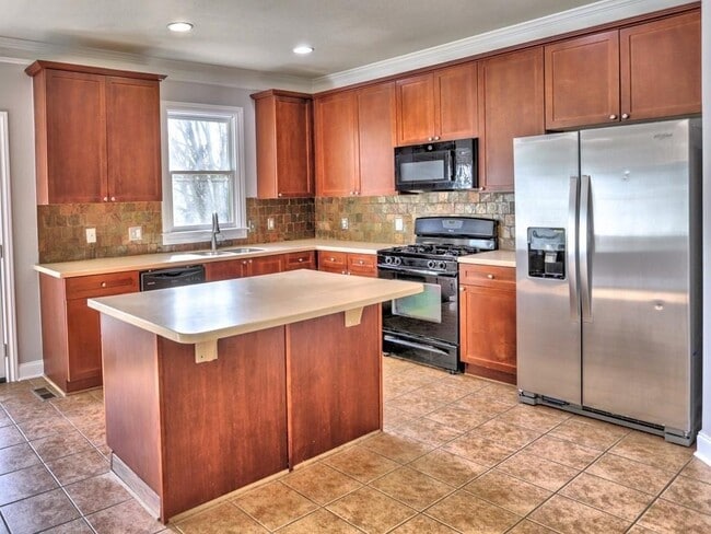 Building Photo - 975 Odessa Dr