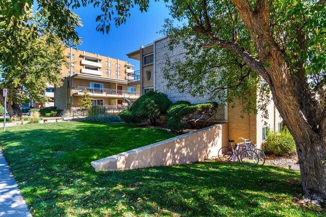 Building Photo - 830 20th St