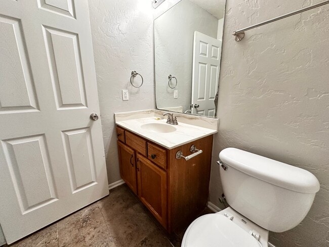 Building Photo - 3 Bedroom brick home in Del City