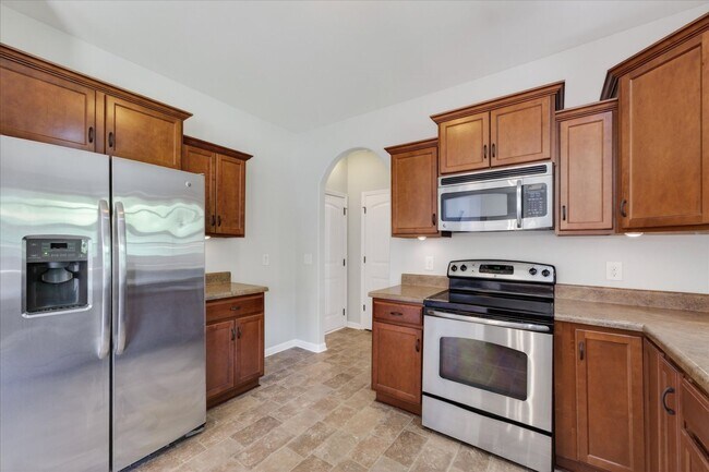 Building Photo - Pet Friendly Three Bedroom!