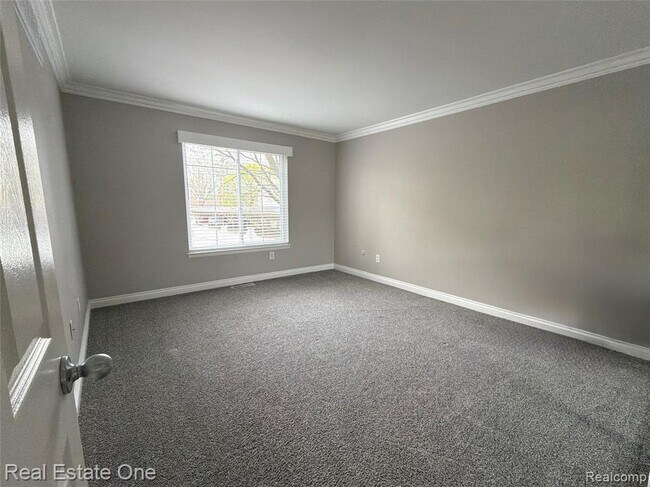 Building Photo - 3551 W 14 Mile Rd