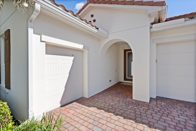 Building Photo - 10017 SW Oak Tree Cir