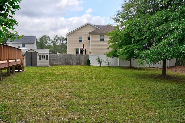 Building Photo - MOVE IN READY! GORGEOUS HOME IN CHESAPEAKE!
