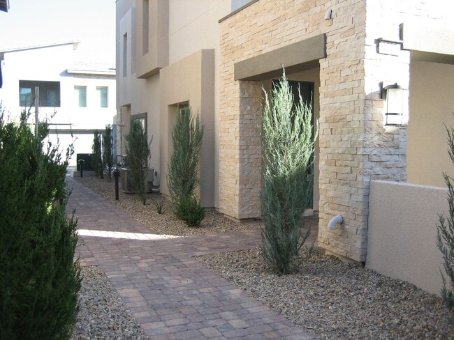Building Photo - West Summerlin Townhouse - 1833-SqFt. - 3-beds, 2.5-baths, 2-car attached garage, Gated Comm.