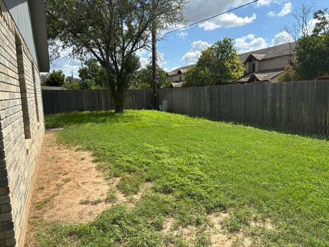 Building Photo - 213 S Dakota St