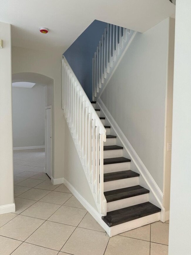 Building Photo - 5076 SW 38th Way