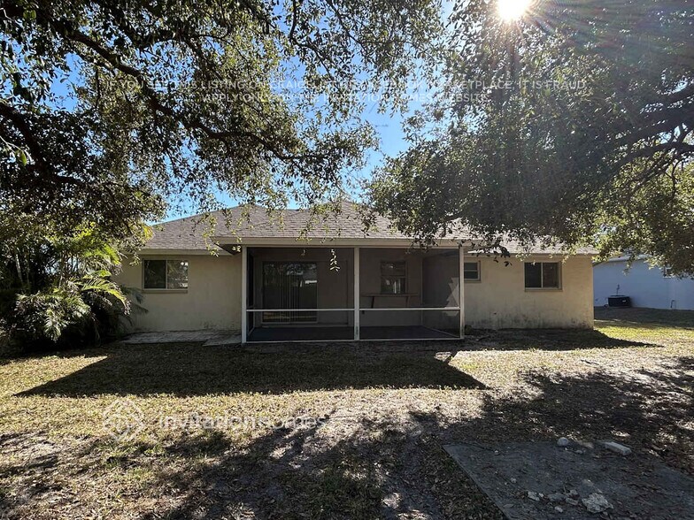 Building Photo - 521 SW 23rd Terrace