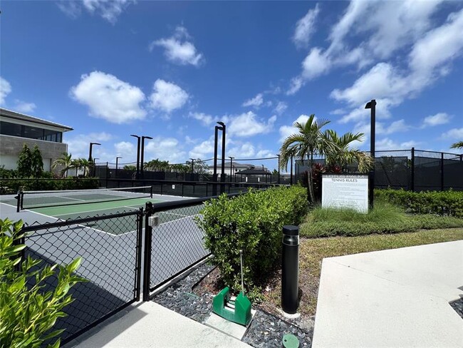 Building Photo - 8299 Essex Country Clb Dr
