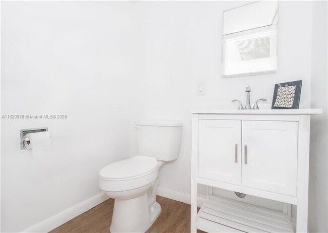 Building Photo - 401 Golden Isles Dr