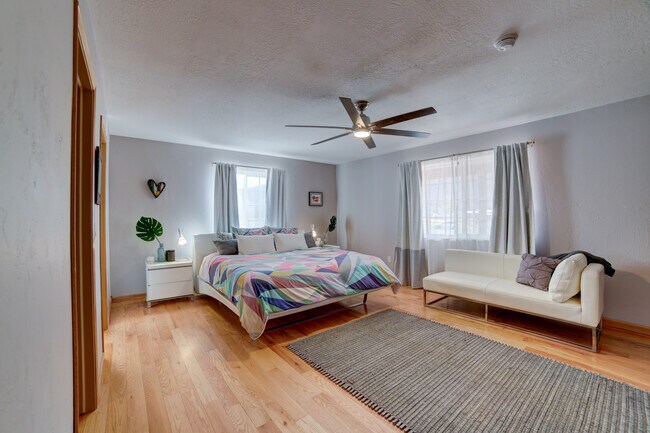Building Photo - 383 E Coronado Ln