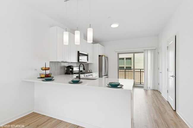 Building Photo - 15653 Lamon Ave