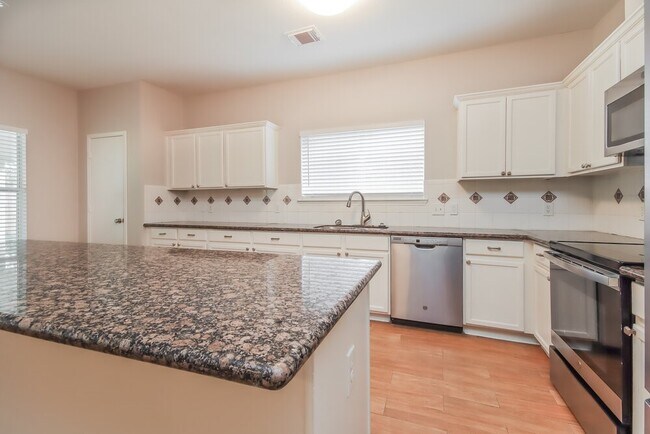 Building Photo - 553 Small Cedar Dr