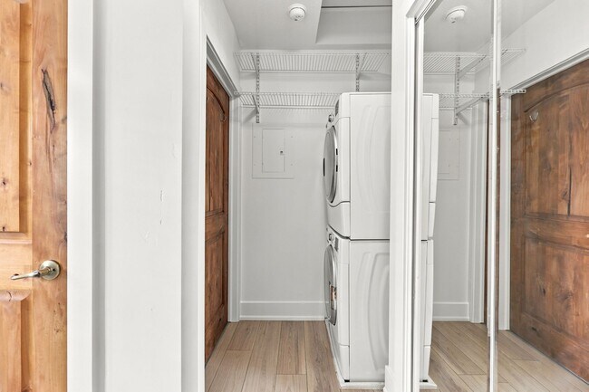 Building Photo - 24 E 300 N