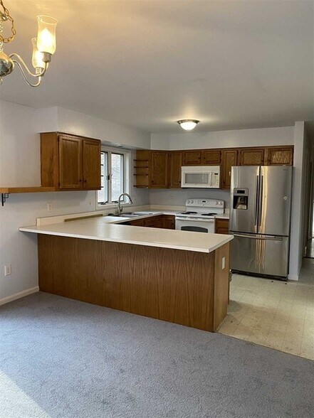Building Photo - 272 Van Wyck Lake Rd