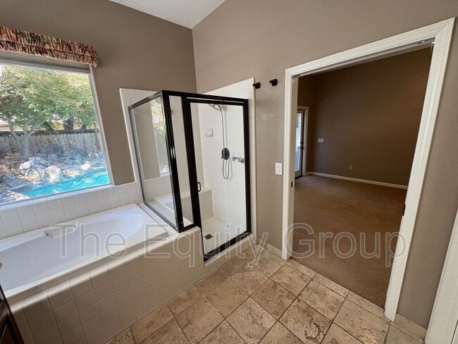 Building Photo - 2511 S Peppertree St