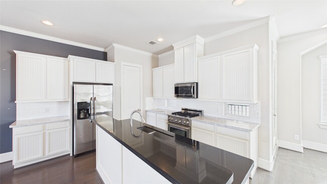 Building Photo - 2724 Rutland St