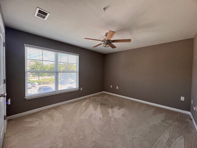 Building Photo - 2BR 2BA Condo with All Appliances Included