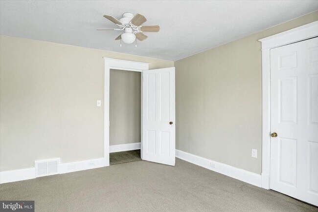 Building Photo - 319 N 2nd St