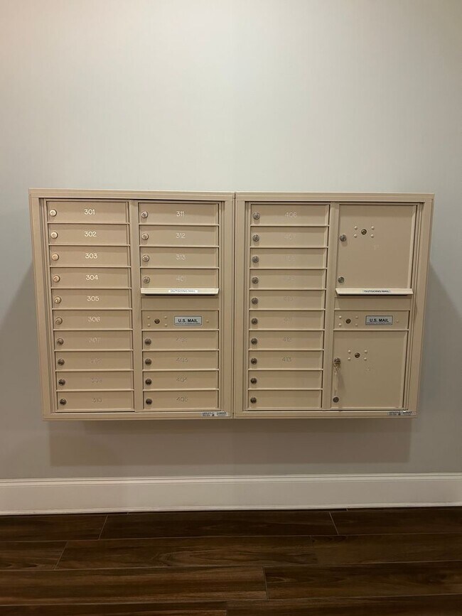 Building Photo - Beautifully Furnished 1/1 Apartment in Downtown Broad St.- $2,350