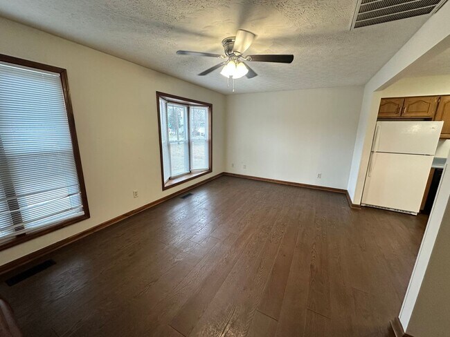 Building Photo - 1904 Sherri Ln