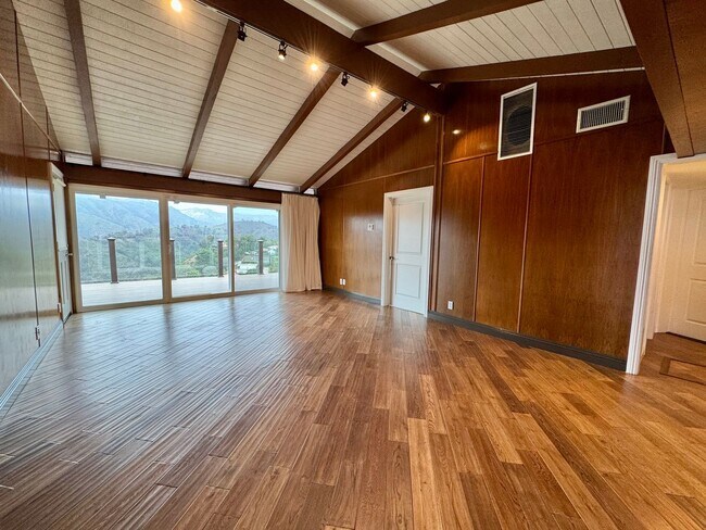 Building Photo - Magnificent views! Completely Private! One...
