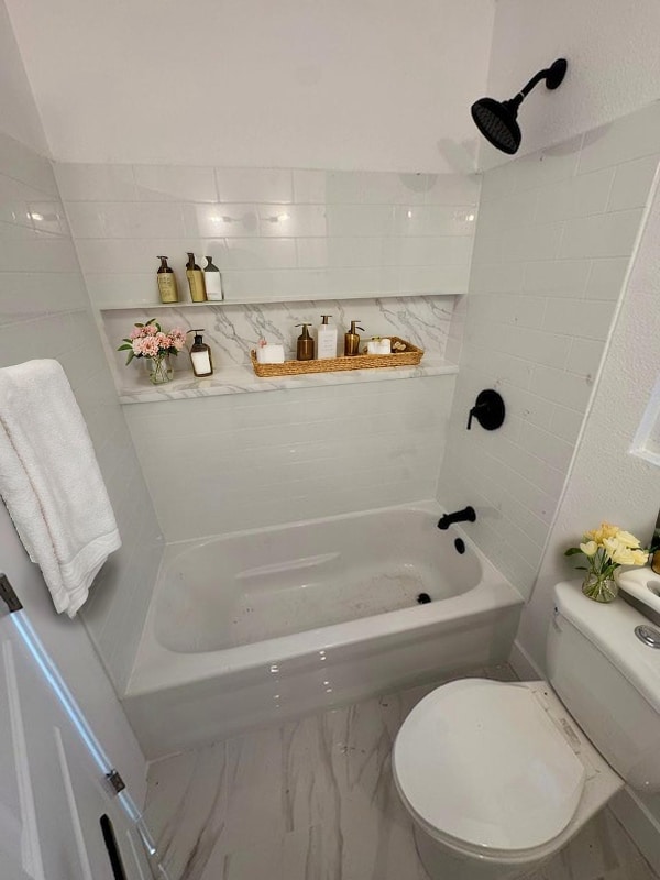 Building Photo - 8402 Larson Ave