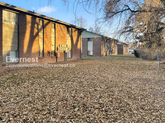 Building Photo - 1305 Burton Ct