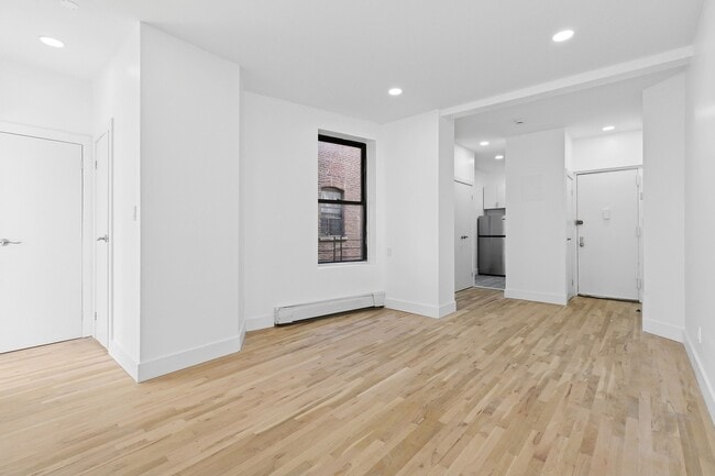 Building Photo - 441 W 151st St