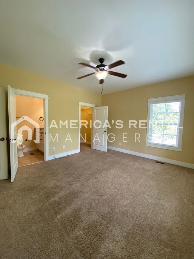 Building Photo - Townhome For Rent in Tuscaloosa!! COMING SOON!