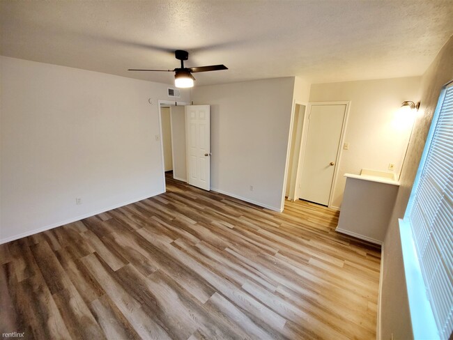 Building Photo - 2 br, 1 bath Duplex - 624 West Warrior Trail