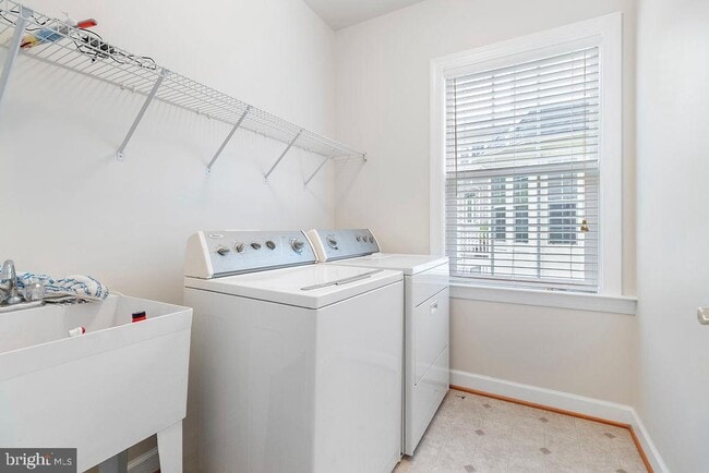 Building Photo - 43997 Riverpoint Dr