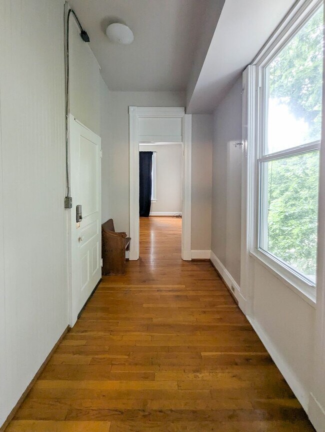 Building Photo - 32 Conklin St