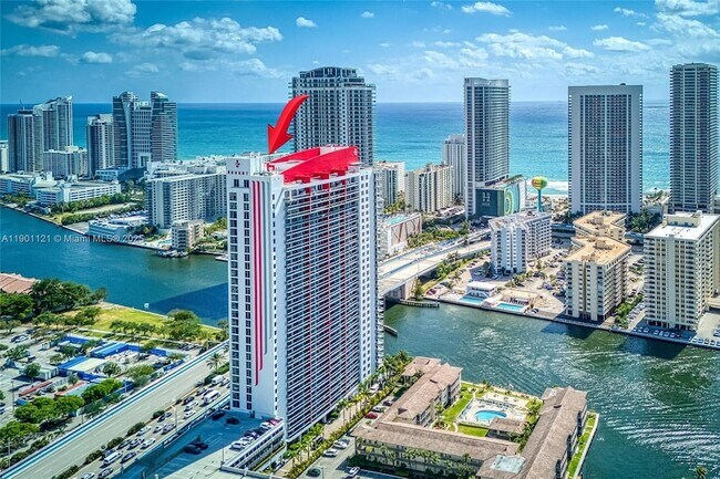 Building Photo - 2602 E Hallandale Beach Blvd
