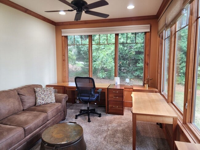 Building Photo - Fully Furnished Lakefront Home