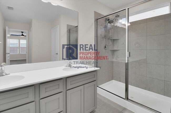 Building Photo - Beautiful 4 Bedroom/2 Bath Open Concept Home