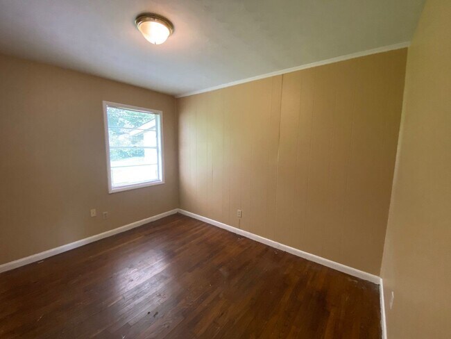Building Photo - 648 Pawnee Ave