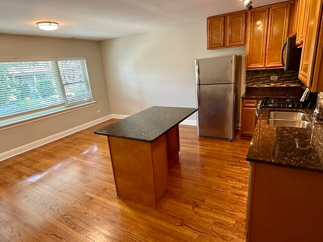 Building Photo - 1343 W Winona St