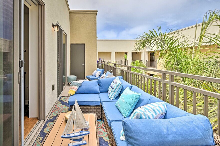 Building Photo - 1016 Costa Pacifica Way